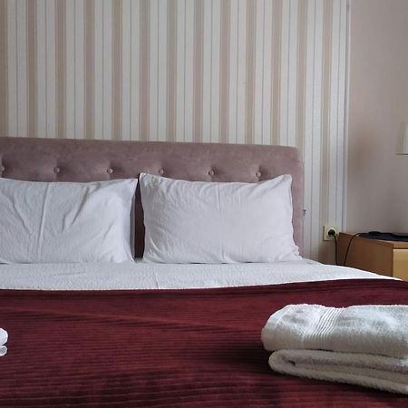 Community Park Apartment Ni Екстериор снимка