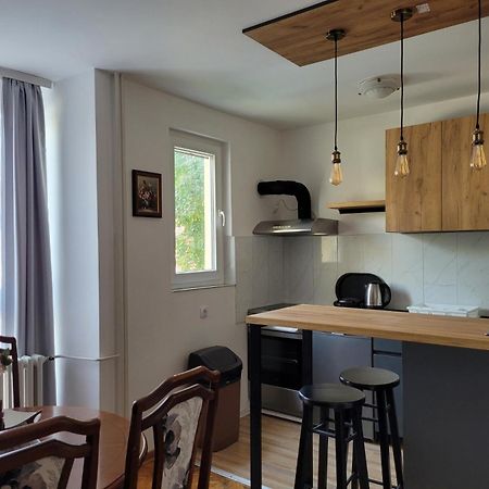 Community Park Apartment Ni Екстериор снимка