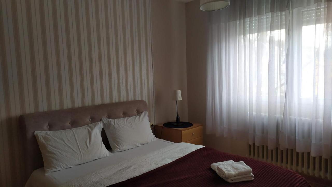 Community Park Apartment Ni Екстериор снимка
