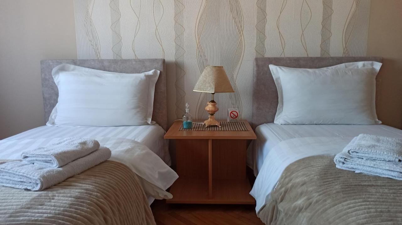 Community Park Apartment Ni Екстериор снимка