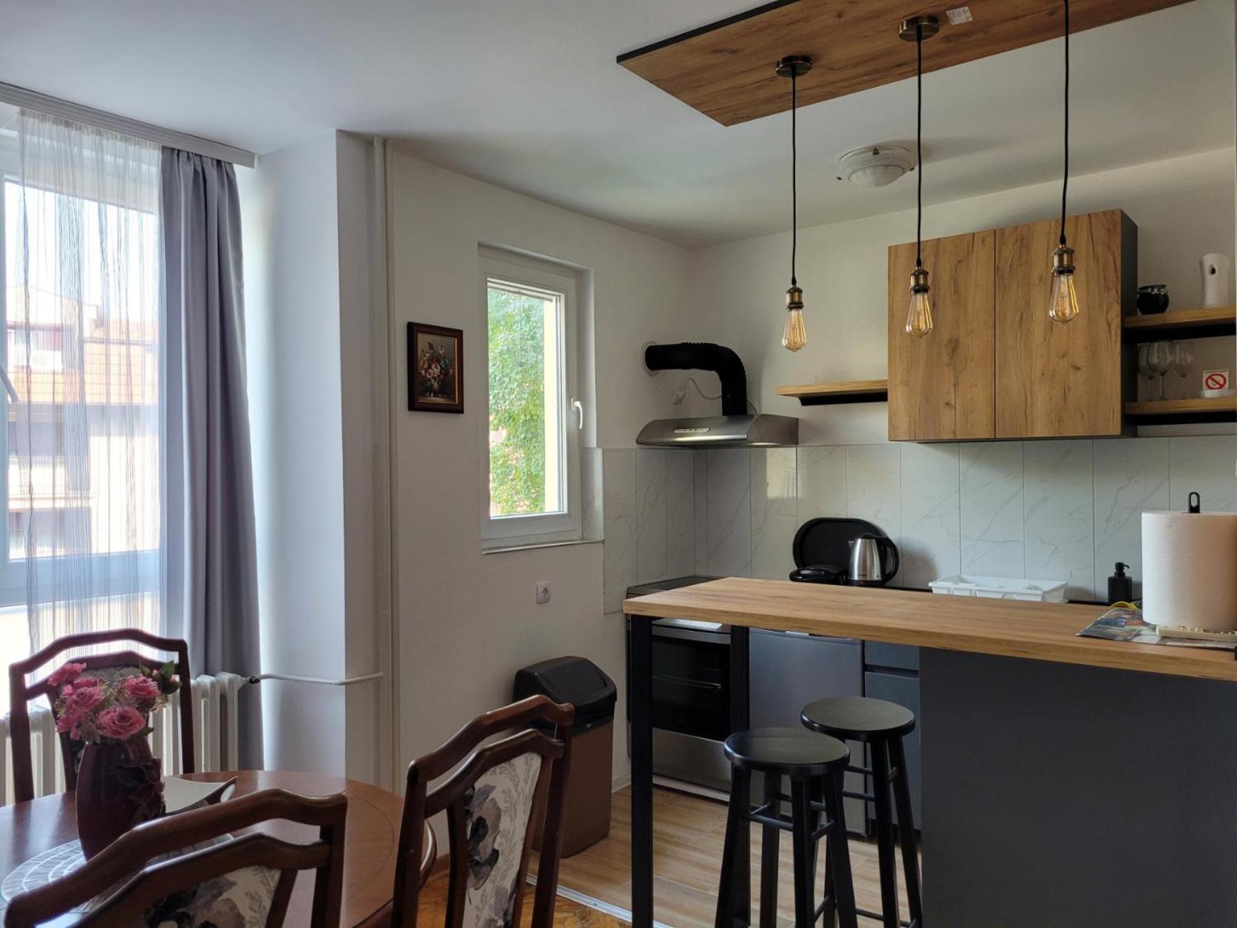Community Park Apartment Ni Екстериор снимка