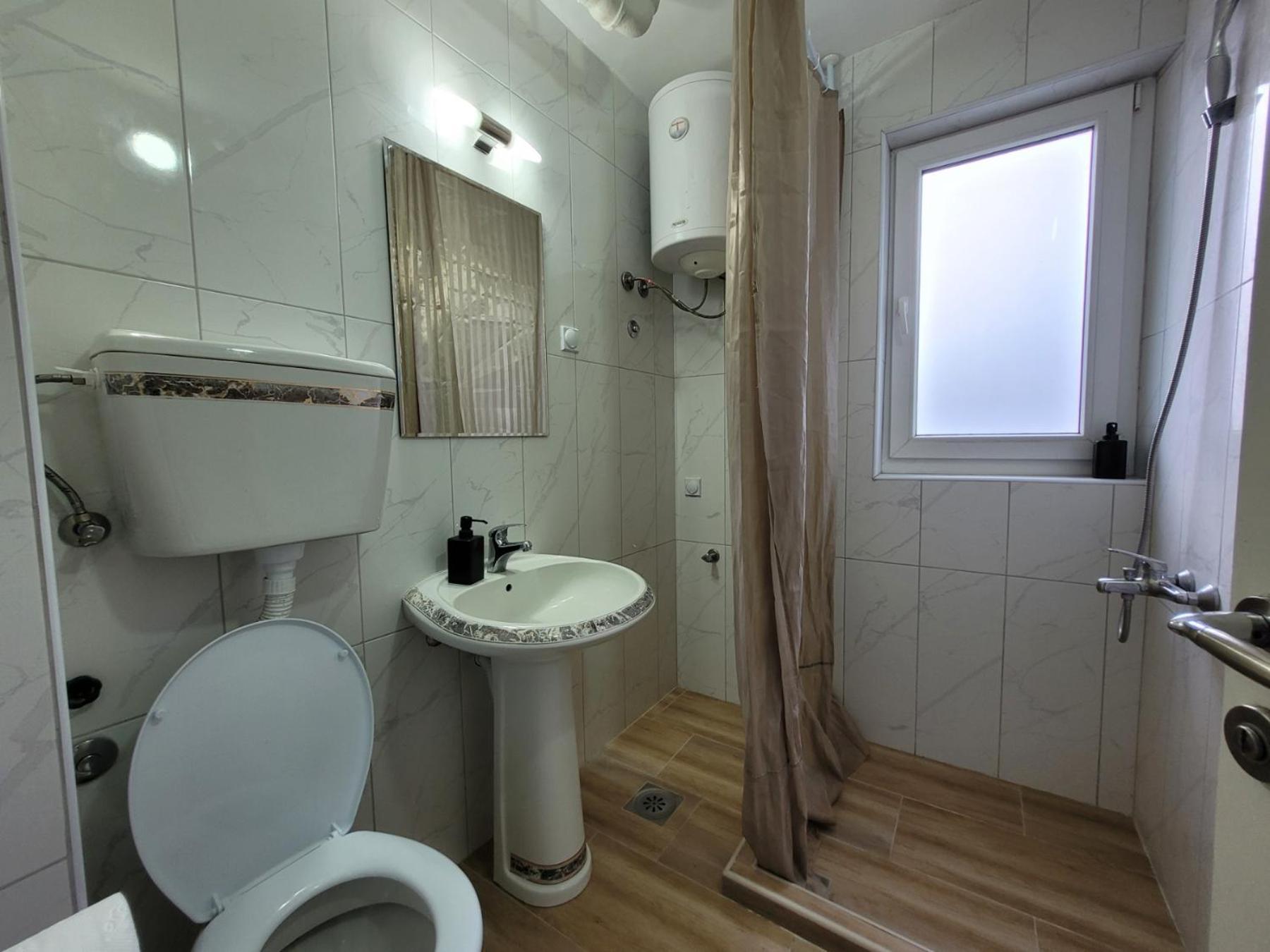Community Park Apartment Ni Екстериор снимка