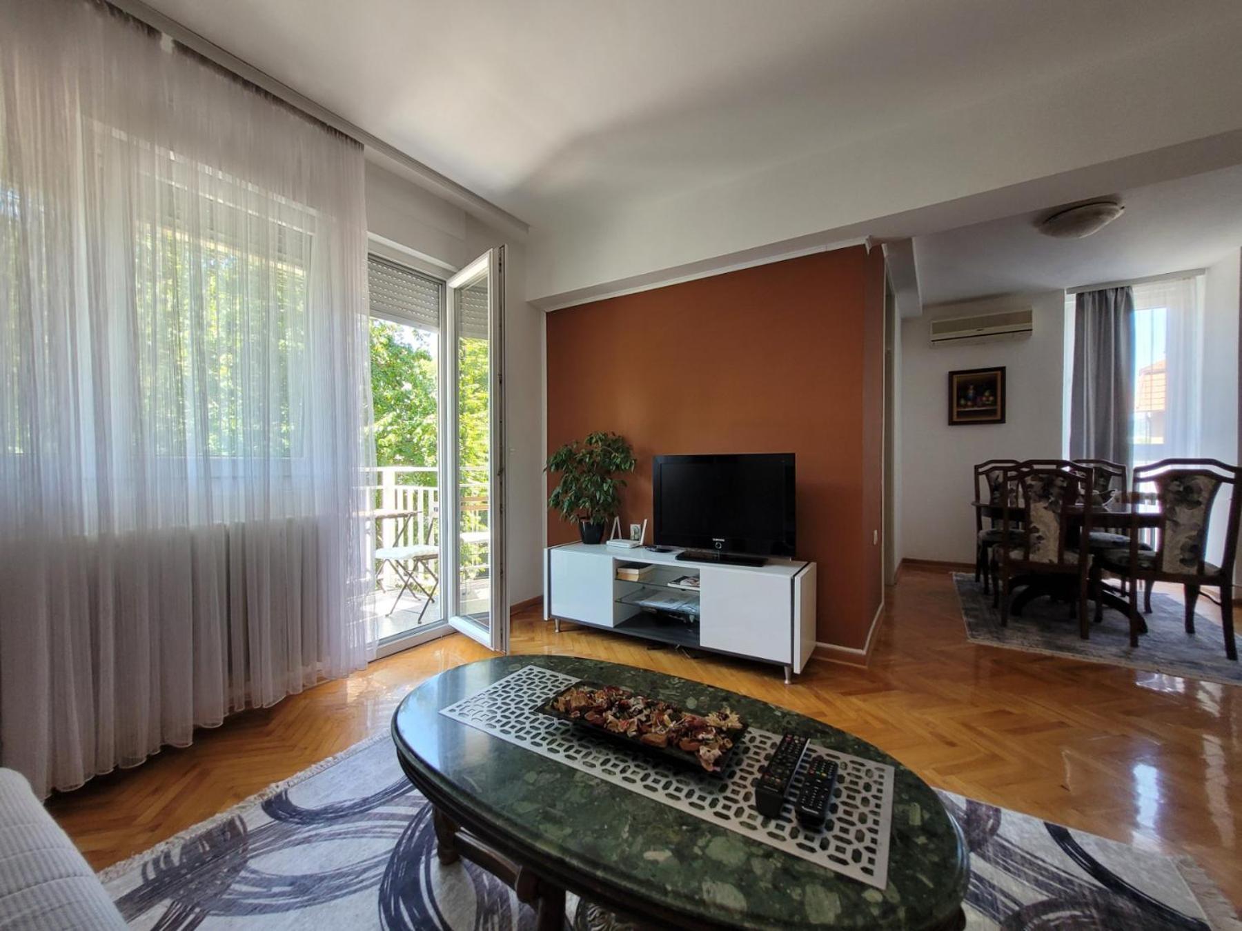 Community Park Apartment Ni Екстериор снимка