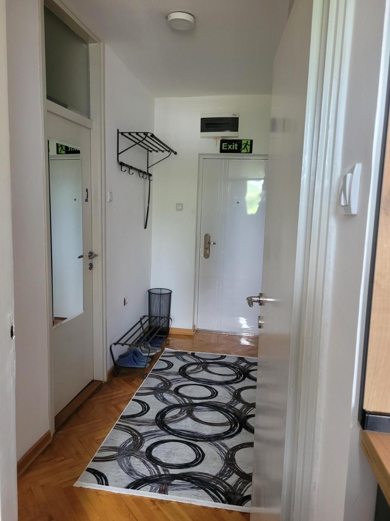 Community Park Apartment Ni Екстериор снимка