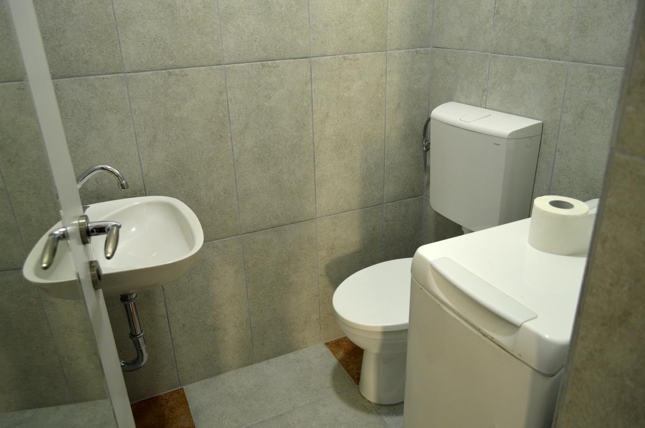 Community Park Apartment Ni Екстериор снимка